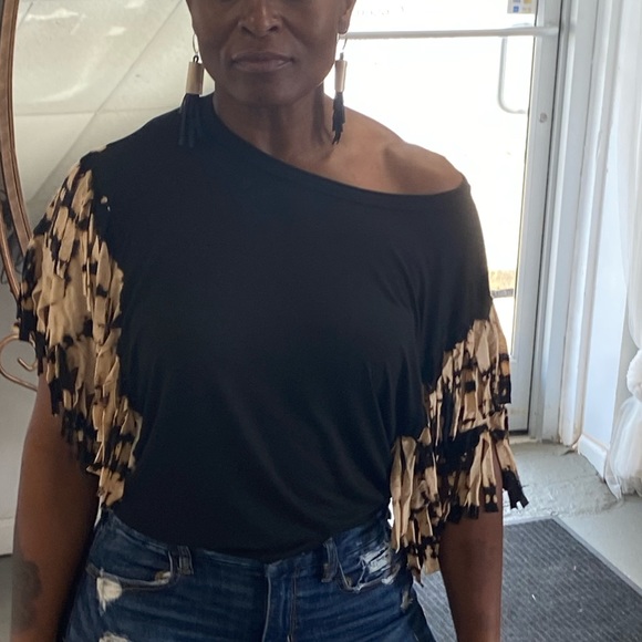 The Blackout Fringe Tee - Picture 3 of 8